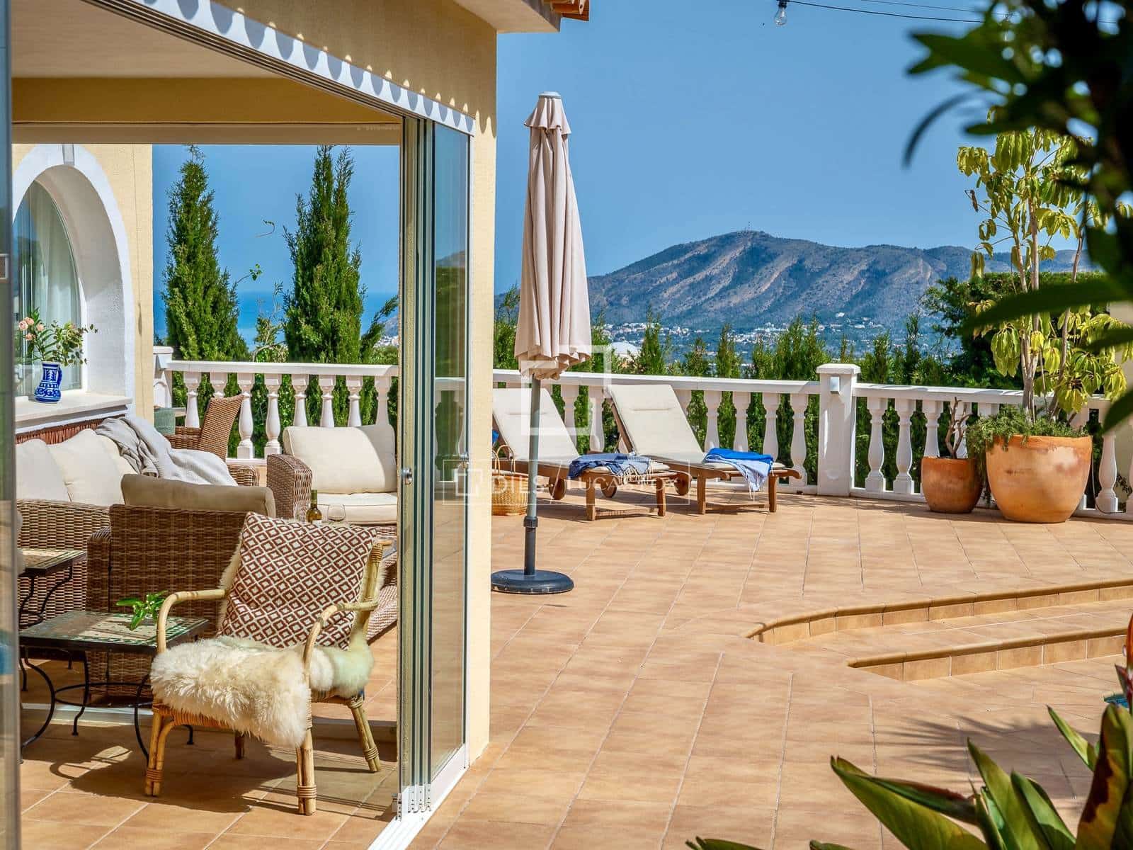 4 soverom Villa til salgs i La Nucia med svømmebasseng garasje - € 885 000 (Ref: 9777230)