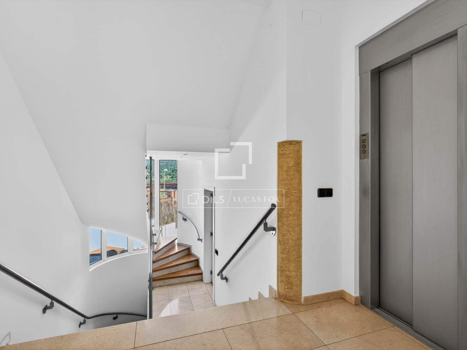 5 sypialnia Willa na sprzedaż w Argentona z basenem garażem - 990 000 € (Ref: 9778990)