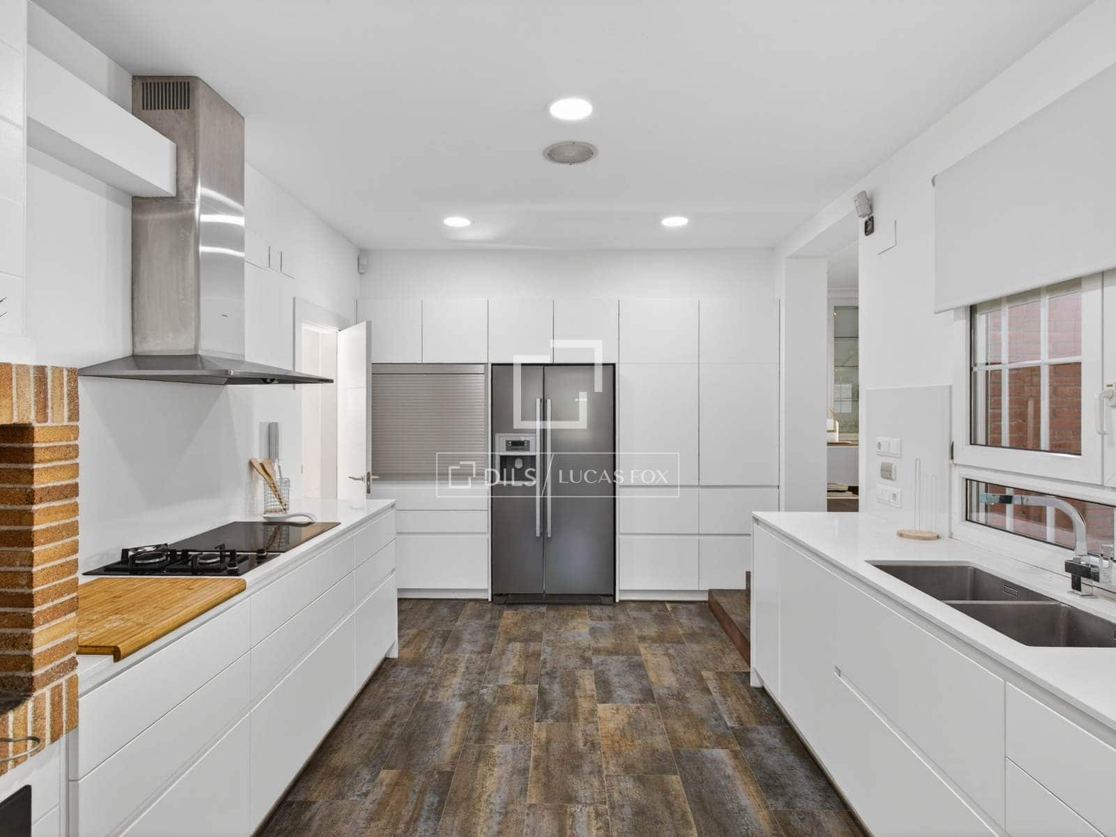 5 sypialnia Willa na sprzedaż w Argentona z basenem garażem - 990 000 € (Ref: 9778990)