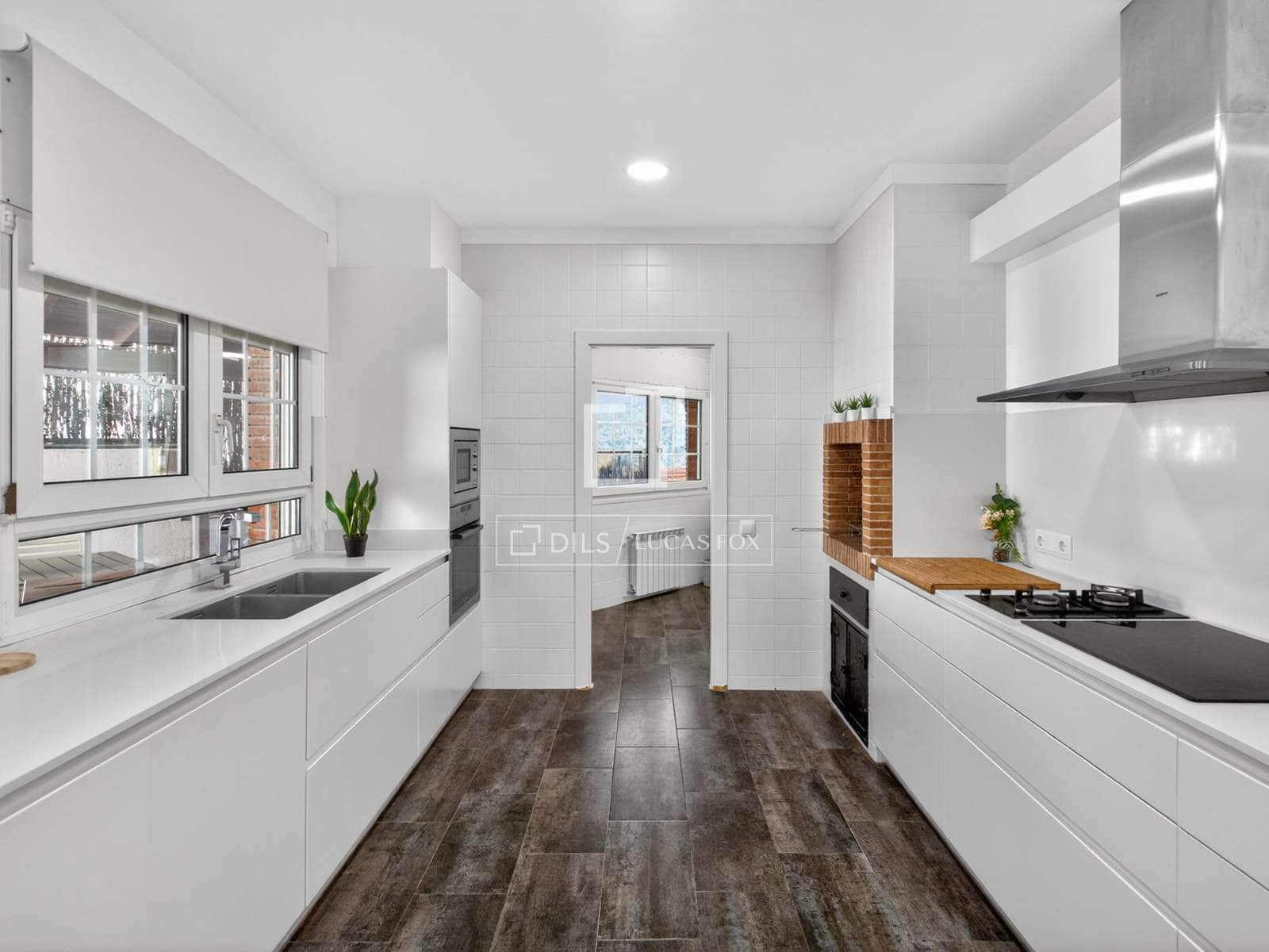 5 sypialnia Willa na sprzedaż w Argentona z basenem garażem - 990 000 € (Ref: 9778990)