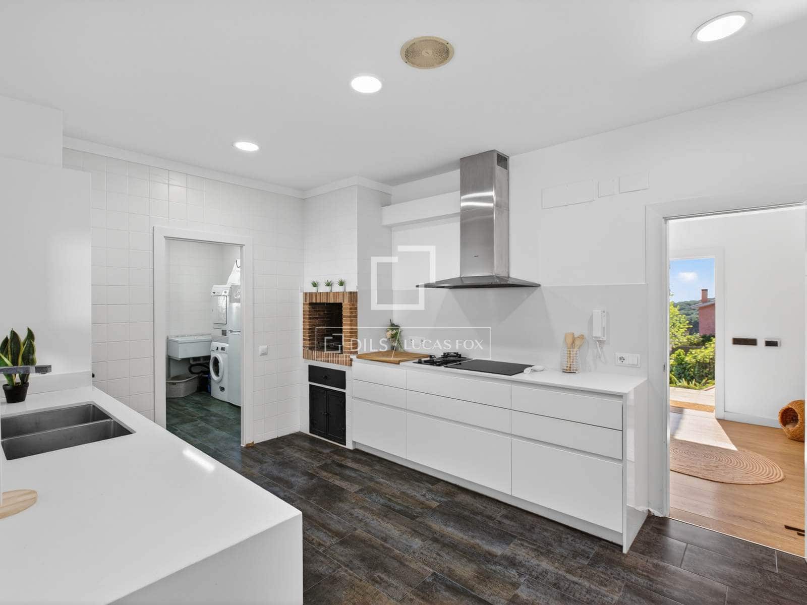 5 sypialnia Willa na sprzedaż w Argentona z basenem garażem - 990 000 € (Ref: 9778990)