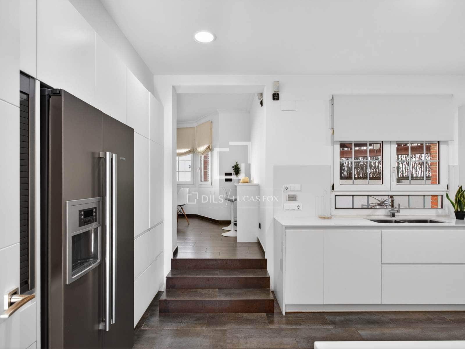 5 sypialnia Willa na sprzedaż w Argentona z basenem garażem - 990 000 € (Ref: 9778990)