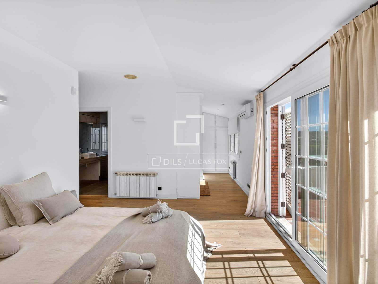 5 sypialnia Willa na sprzedaż w Argentona z basenem garażem - 990 000 € (Ref: 9778990)