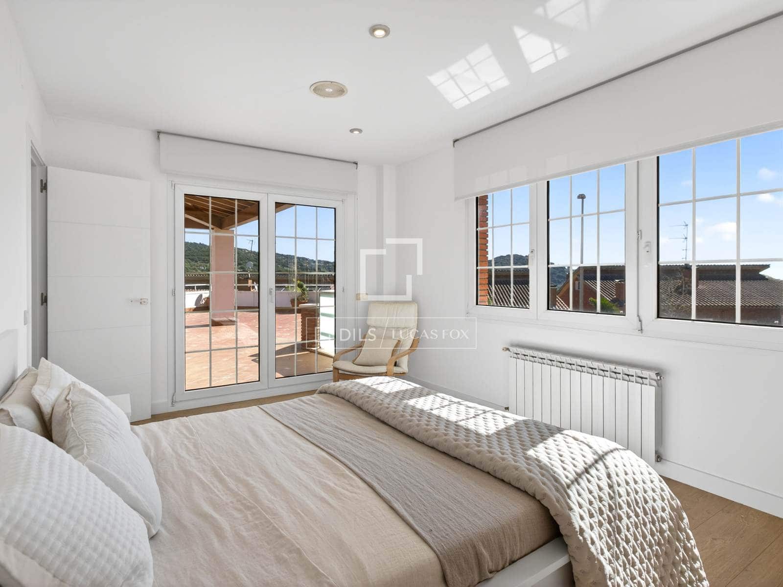 5 sypialnia Willa na sprzedaż w Argentona z basenem garażem - 990 000 € (Ref: 9778990)