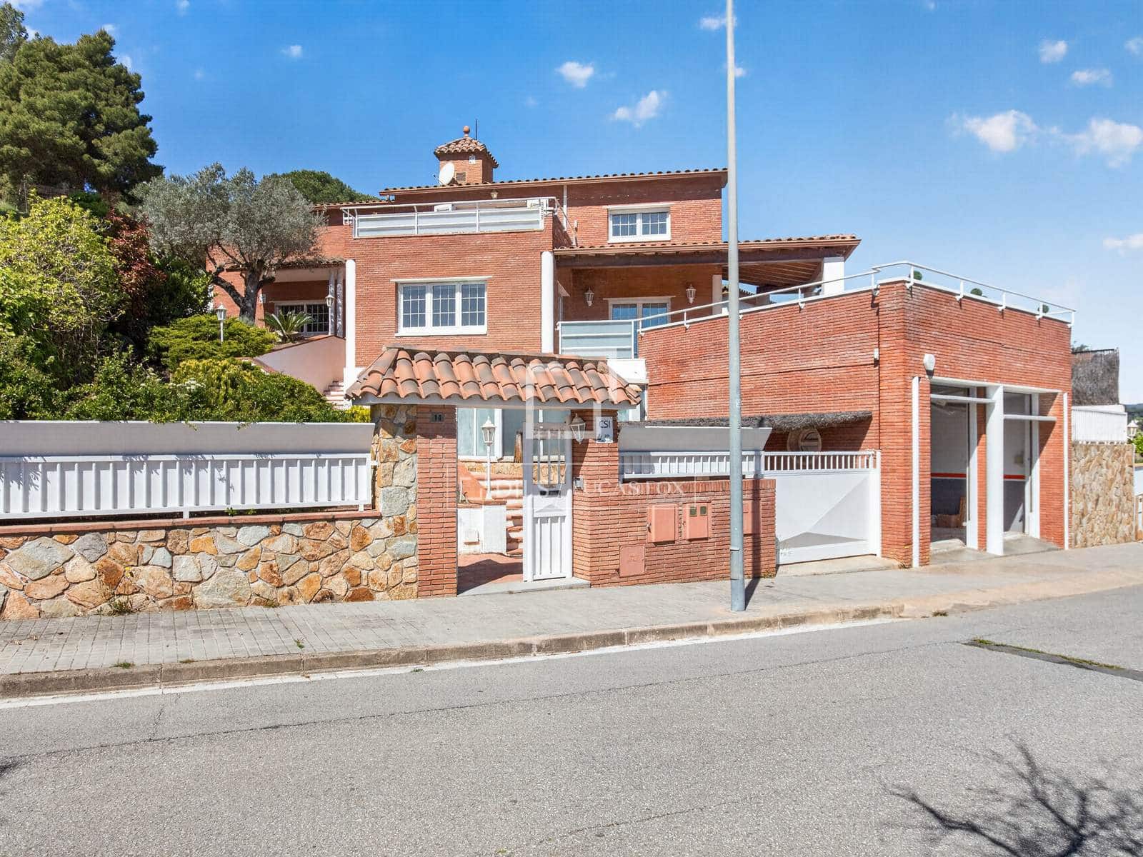 5 sypialnia Willa na sprzedaż w Argentona z basenem garażem - 990 000 € (Ref: 9778990)