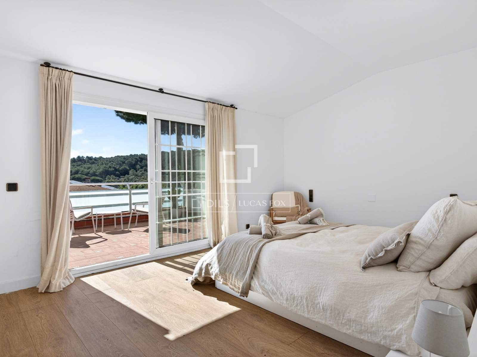 5 sypialnia Willa na sprzedaż w Argentona z basenem garażem - 990 000 € (Ref: 9778990)