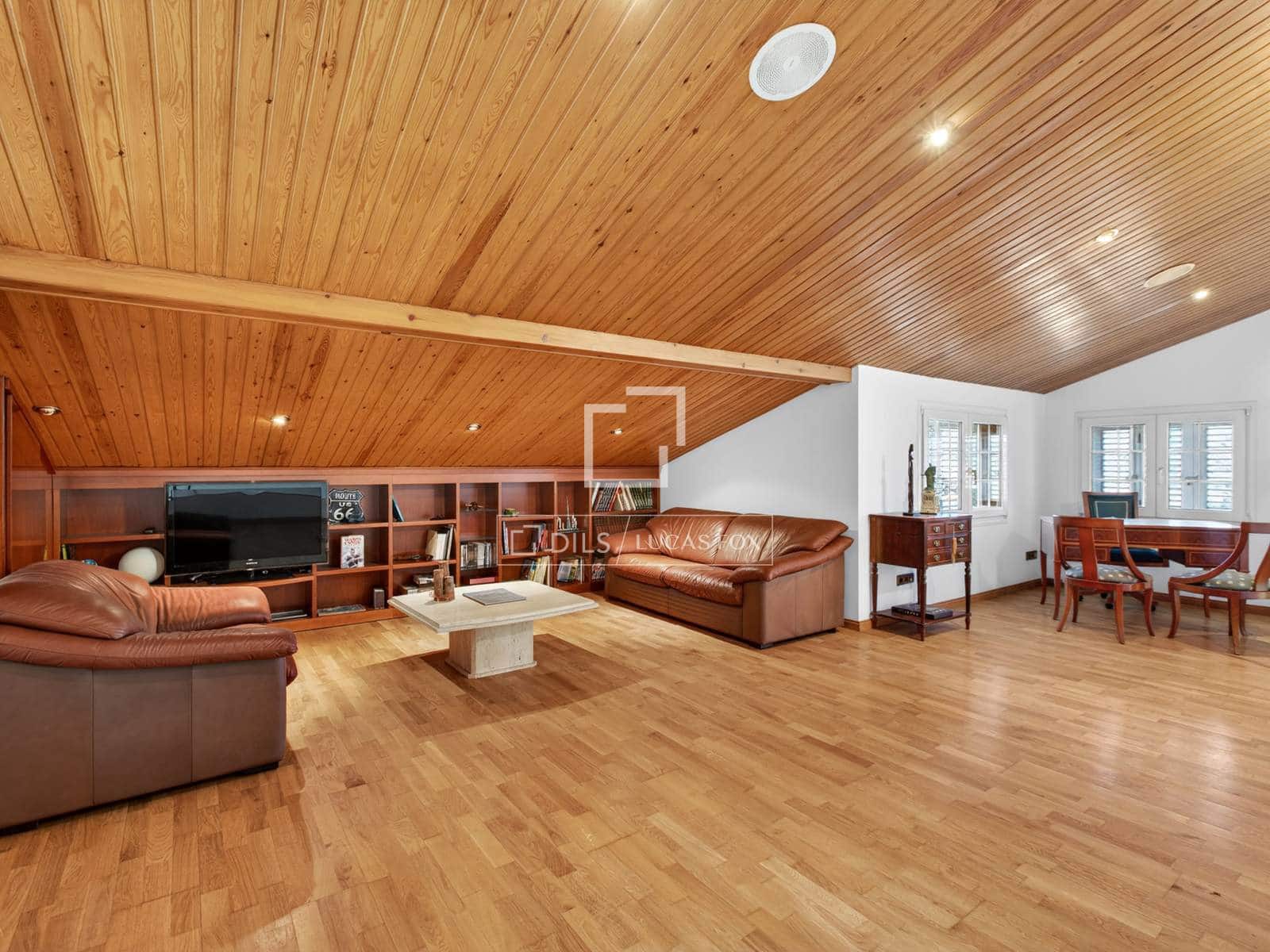 5 sypialnia Willa na sprzedaż w Argentona z basenem garażem - 990 000 € (Ref: 9778990)