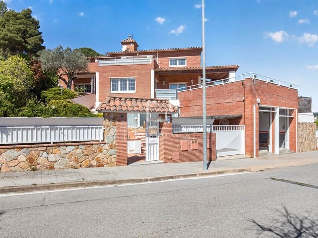 5 makuuhuone Huvila myytävänä paikassa Argentona mukana uima-altaan 
autotalli - 990 000 € (Ref: 9778990)