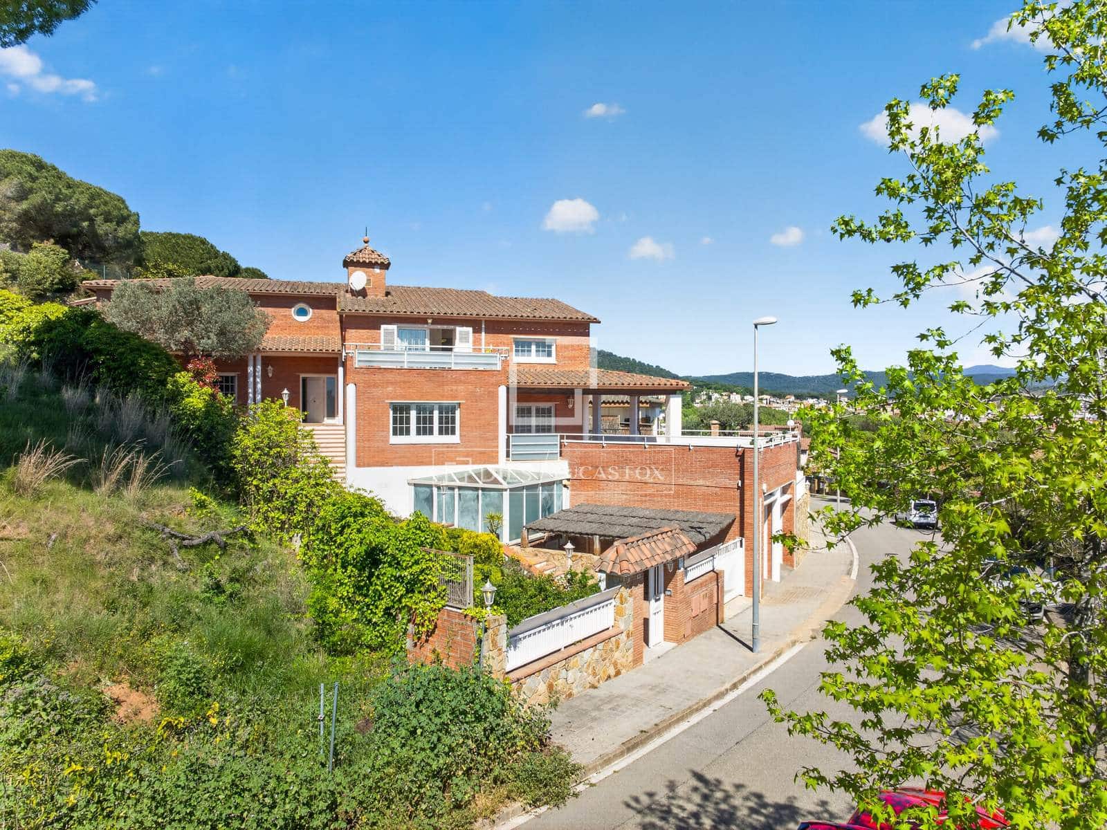 5 sypialnia Willa na sprzedaż w Argentona z basenem garażem - 990 000 € (Ref: 9778990)