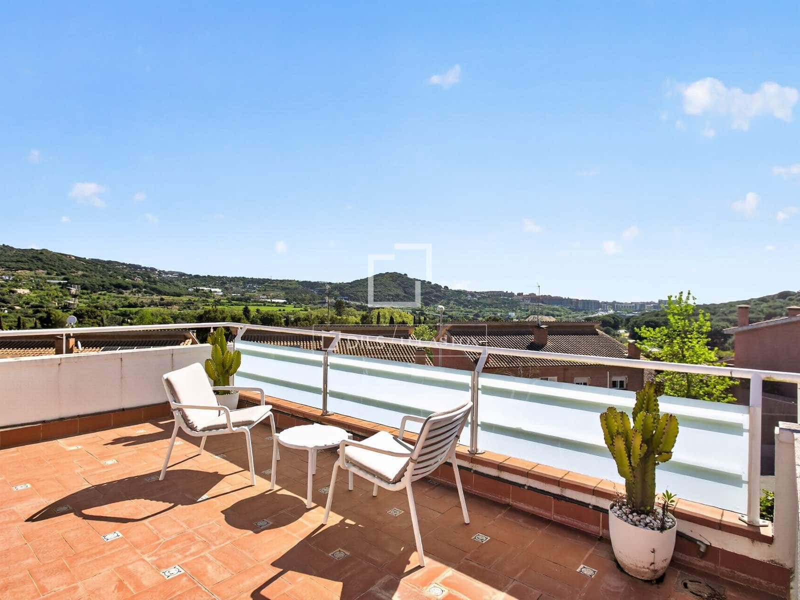 5 sypialnia Willa na sprzedaż w Argentona z basenem garażem - 990 000 € (Ref: 9778990)