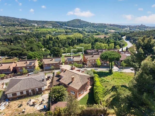 5 makuuhuone Huvila myytävänä paikassa Argentona mukana uima-altaan 
autotalli - 990 000 € (Ref: 9778990)