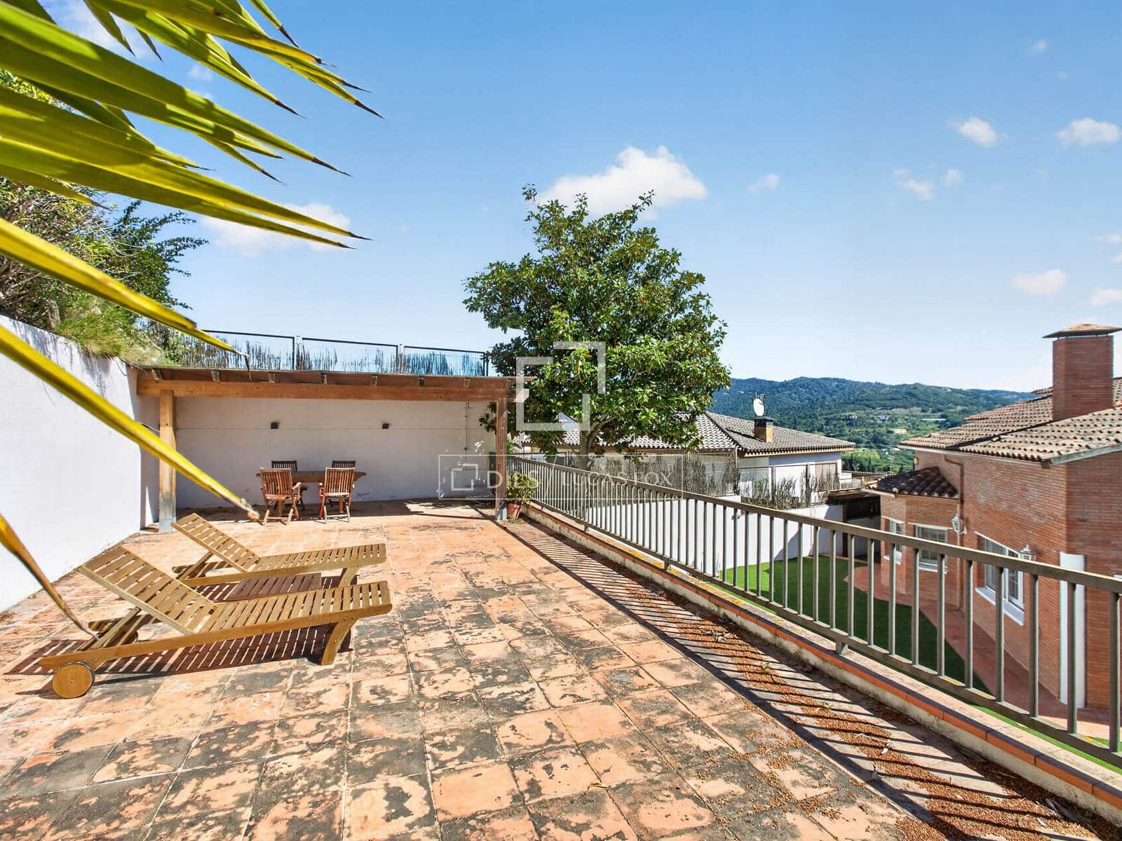 5 sypialnia Willa na sprzedaż w Argentona z basenem garażem - 990 000 € (Ref: 9778990)