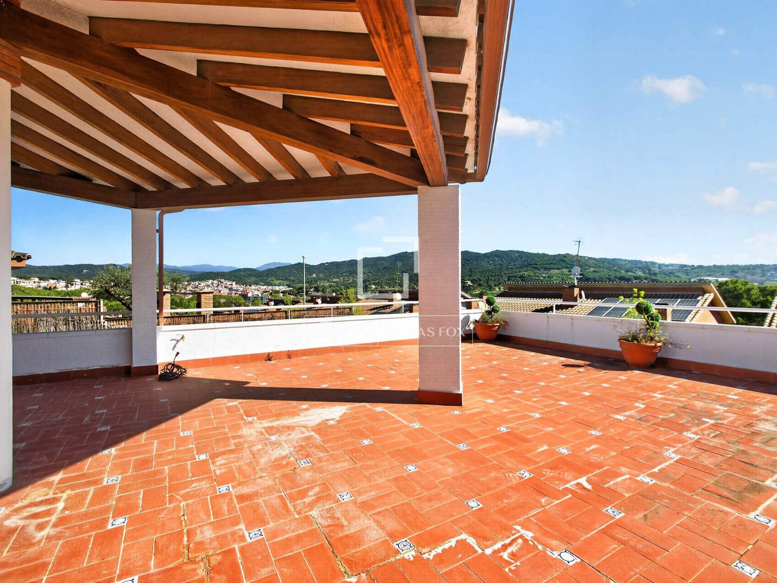 5 sypialnia Willa na sprzedaż w Argentona z basenem garażem - 990 000 € (Ref: 9778990)