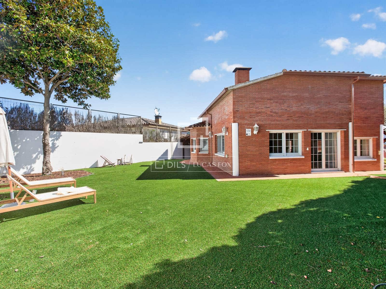 5 sypialnia Willa na sprzedaż w Argentona z basenem garażem - 990 000 € (Ref: 9778990)