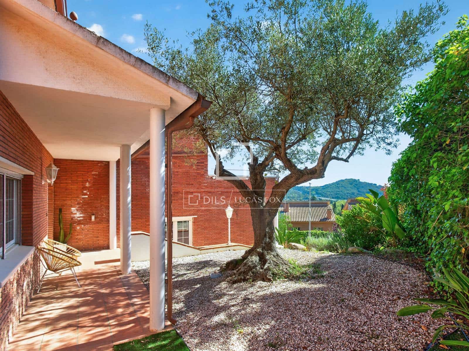 5 sypialnia Willa na sprzedaż w Argentona z basenem garażem - 990 000 € (Ref: 9778990)