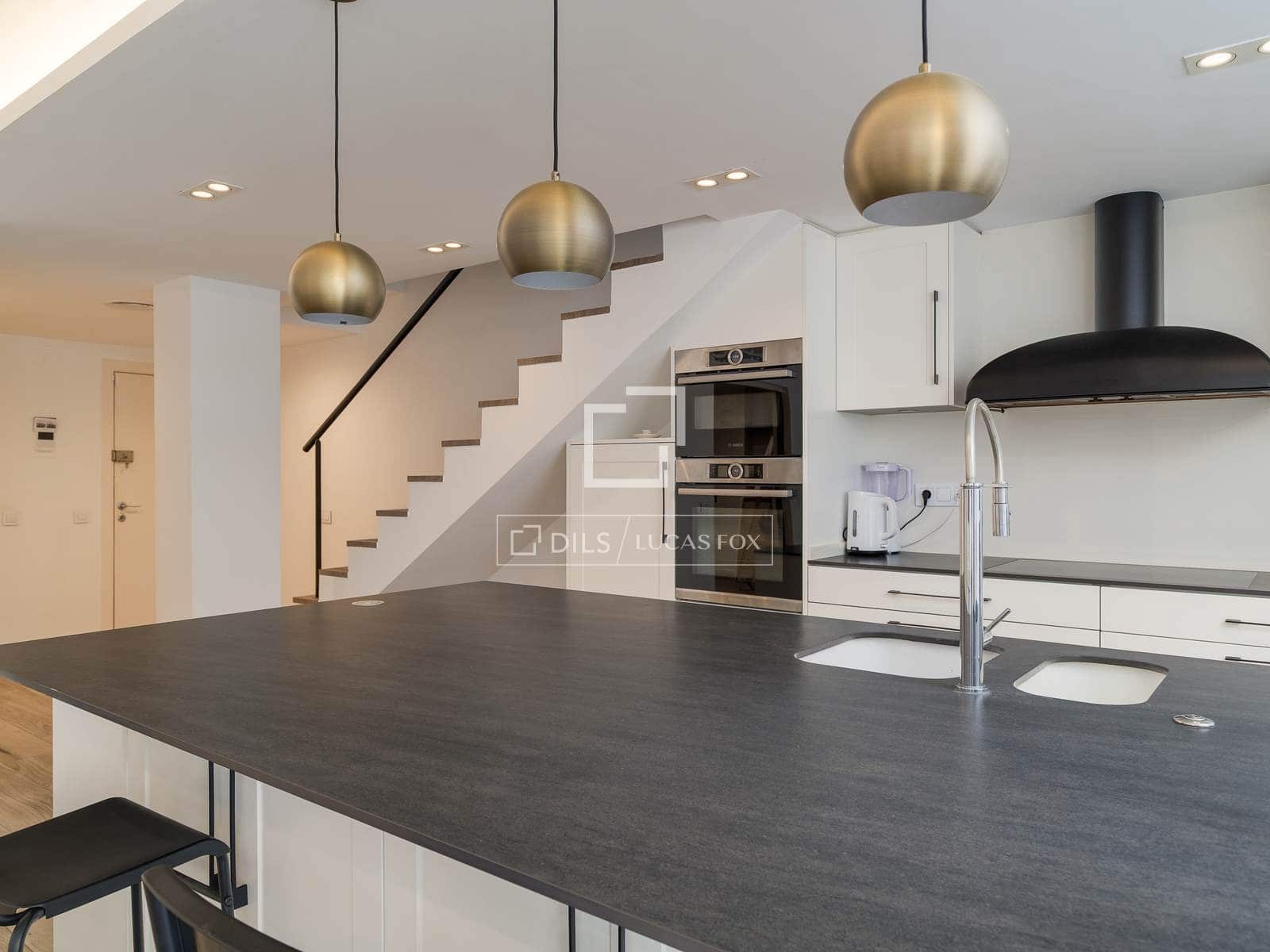 3 soveværelse Lejlighed til leje i Barcelona by med swimmingpool garage - € 4.500 (Ref: 9778992)