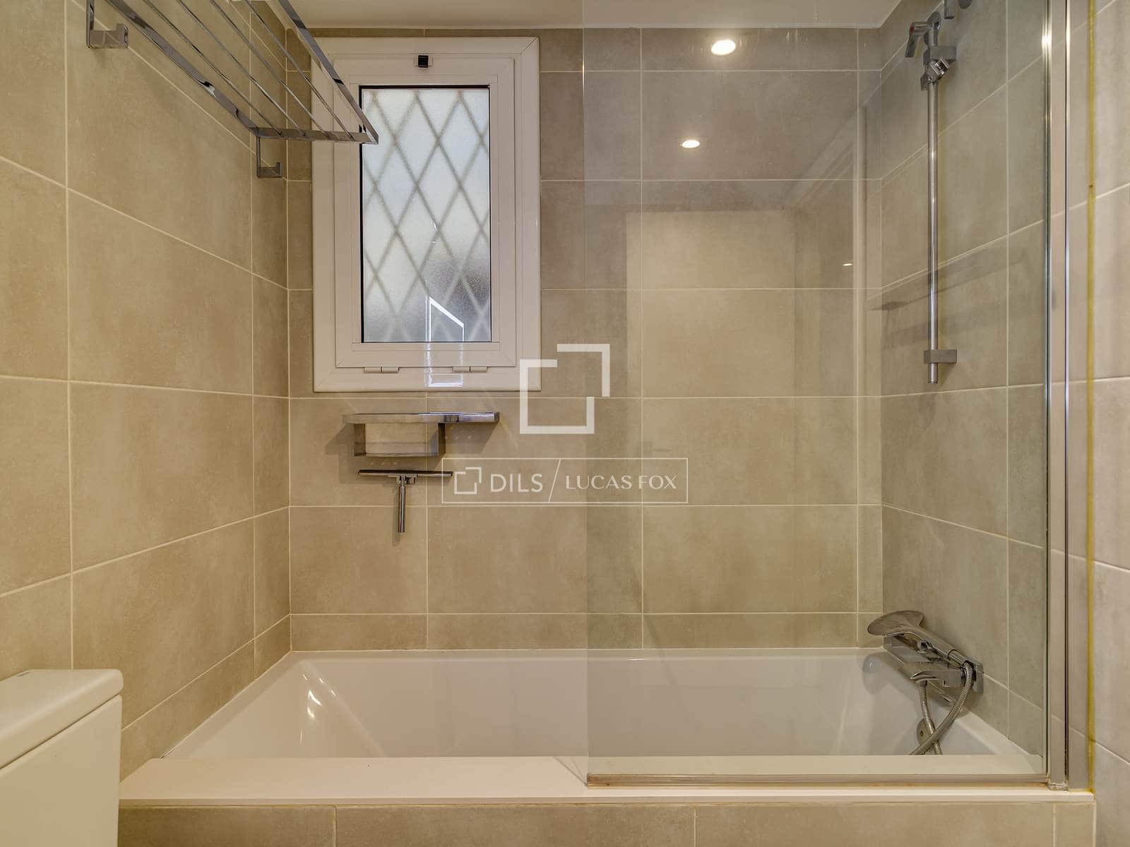 3 soveværelse Lejlighed til leje i Barcelona by med swimmingpool garage - € 4.500 (Ref: 9778992)