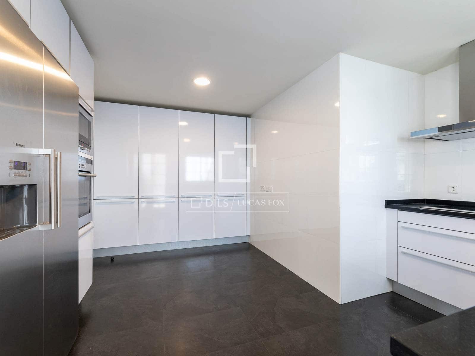 4 bedroom Apartment for rent in Madrid city with pool garage - € 3,500 (Ref: 9778993)