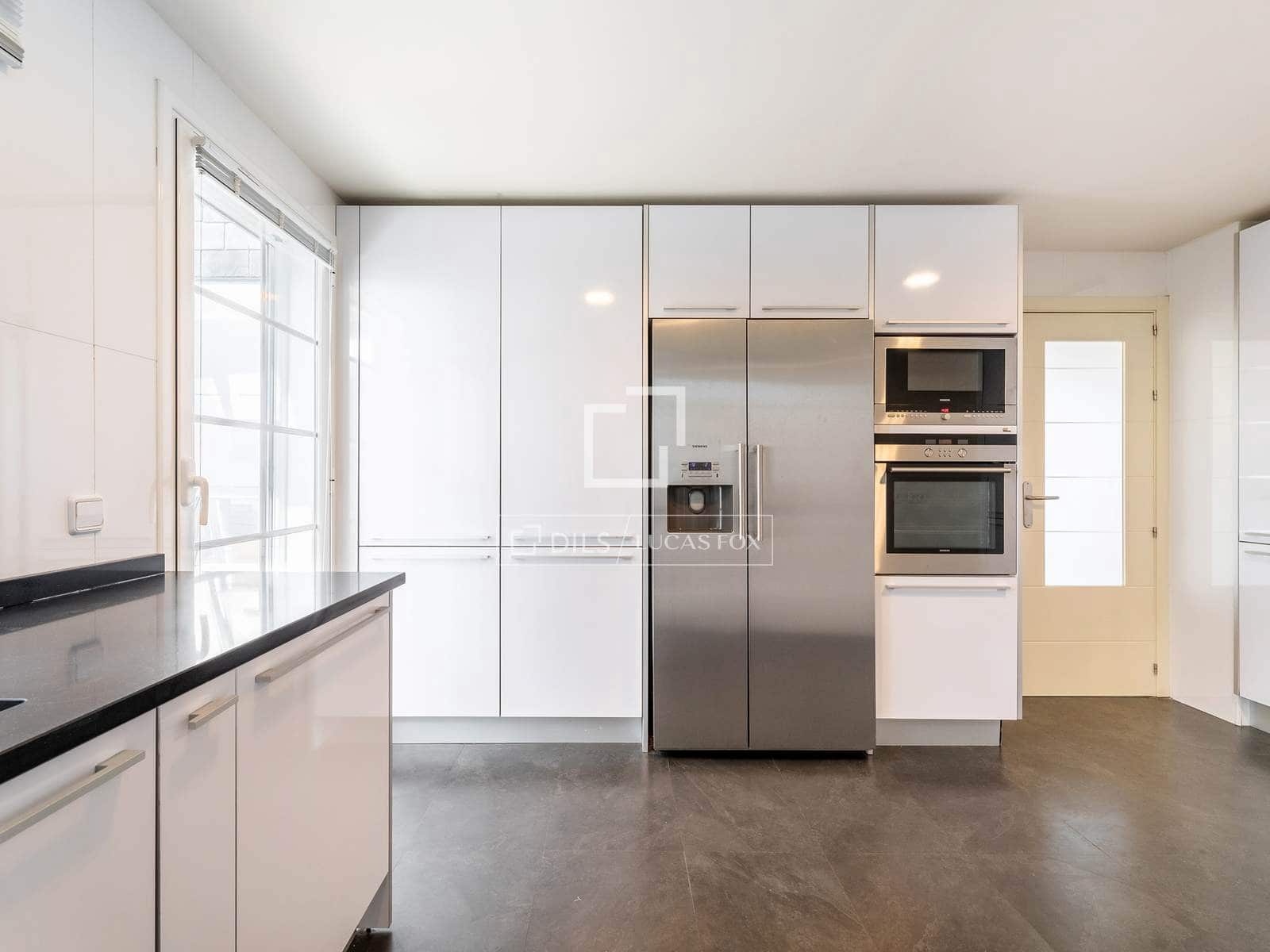 4 bedroom Apartment for rent in Madrid city with pool garage - € 3,500 (Ref: 9778993)