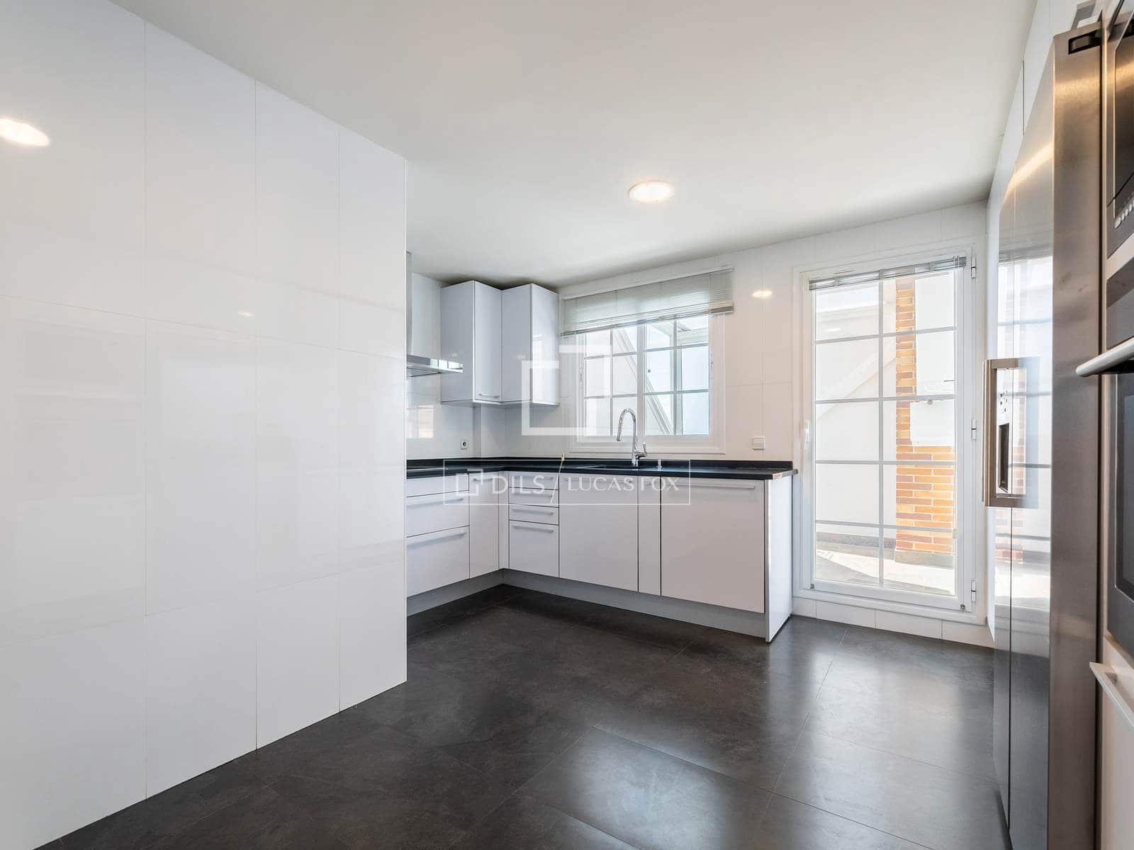 4 bedroom Apartment for rent in Madrid city with pool garage - € 3,500 (Ref: 9778993)