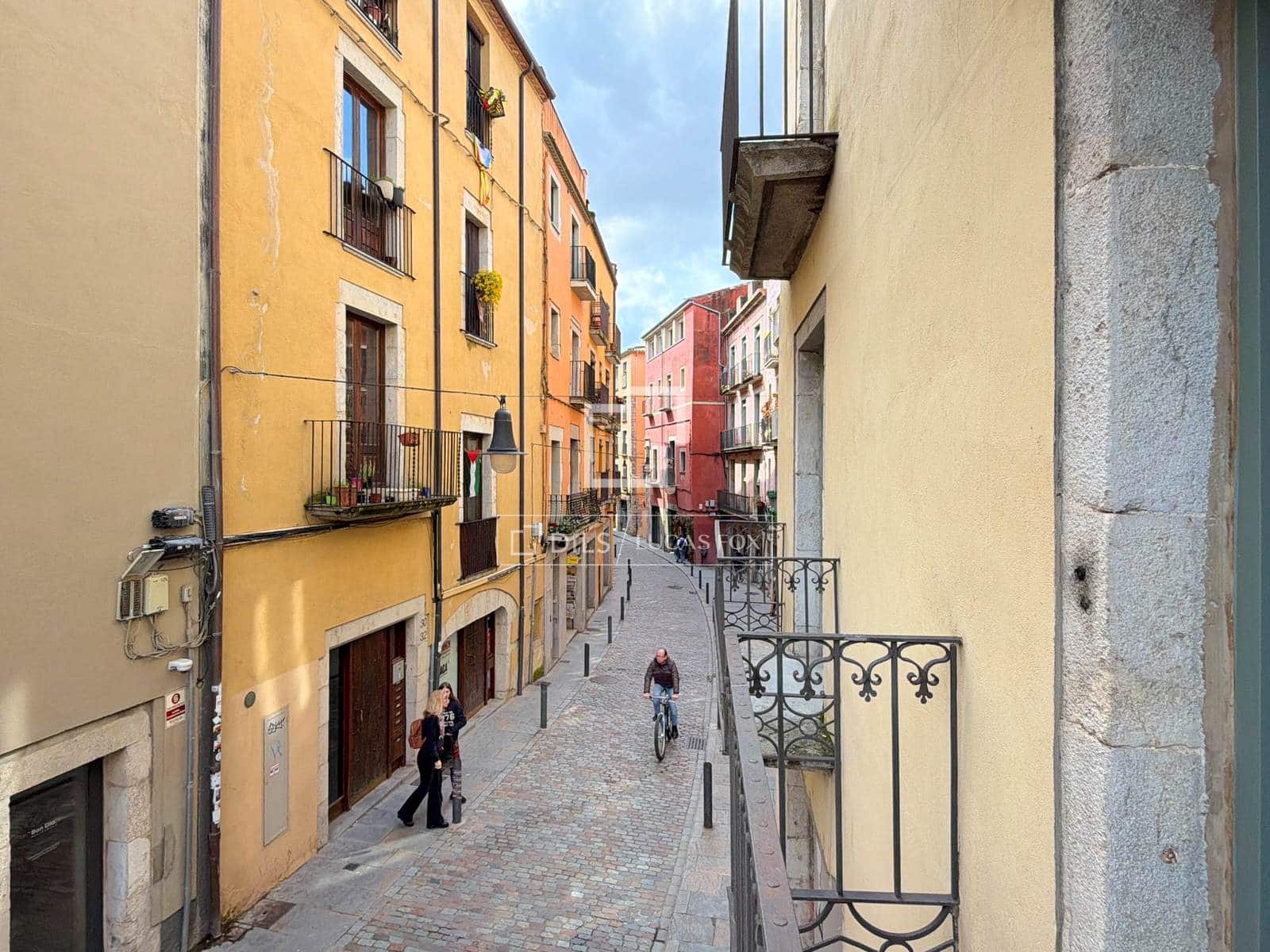 2 slaapkamer Appartement te koop in Gerona stad - € 425.000 (Ref: 9779148)