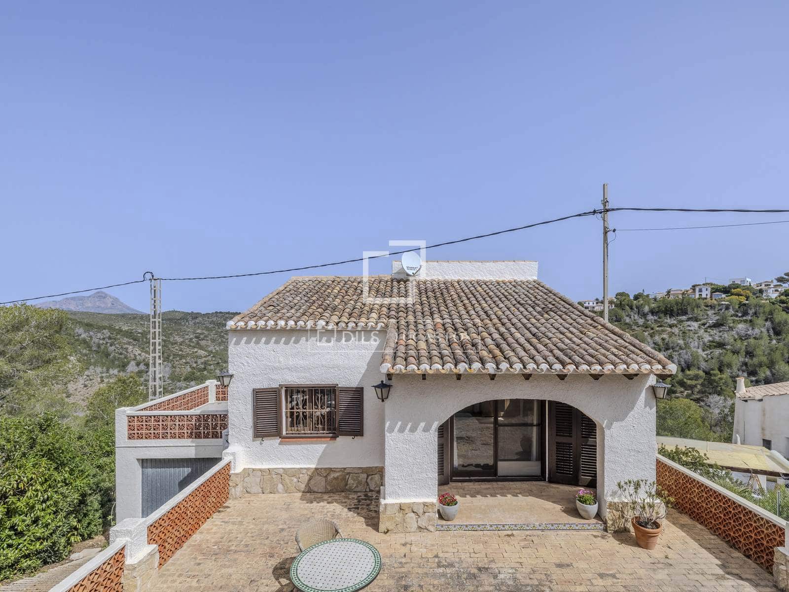 Chalet de 4 habitaciones en Javea / Xàbia en venta con piscina garaje - 860.000 € (Ref: 9779149)