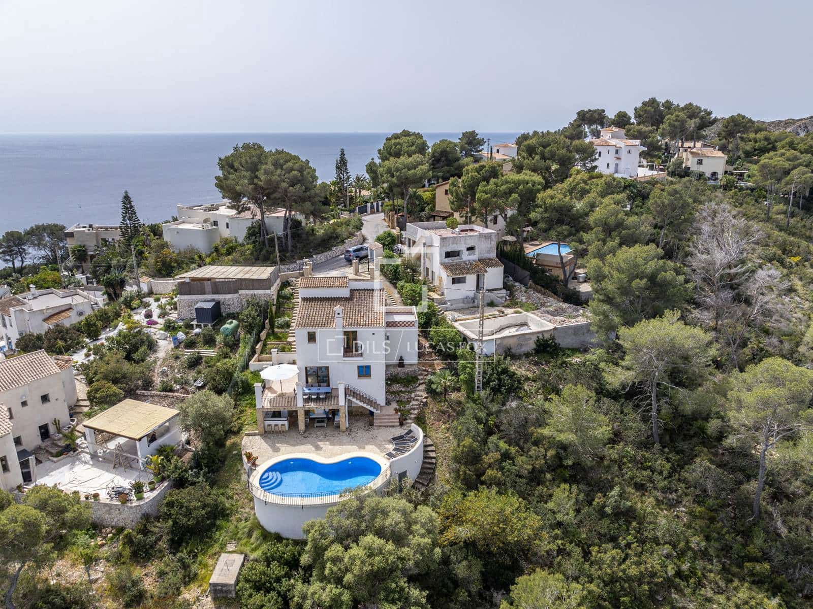 Chalet de 4 habitaciones en Javea / Xàbia en venta con piscina garaje - 860.000 € (Ref: 9779149)