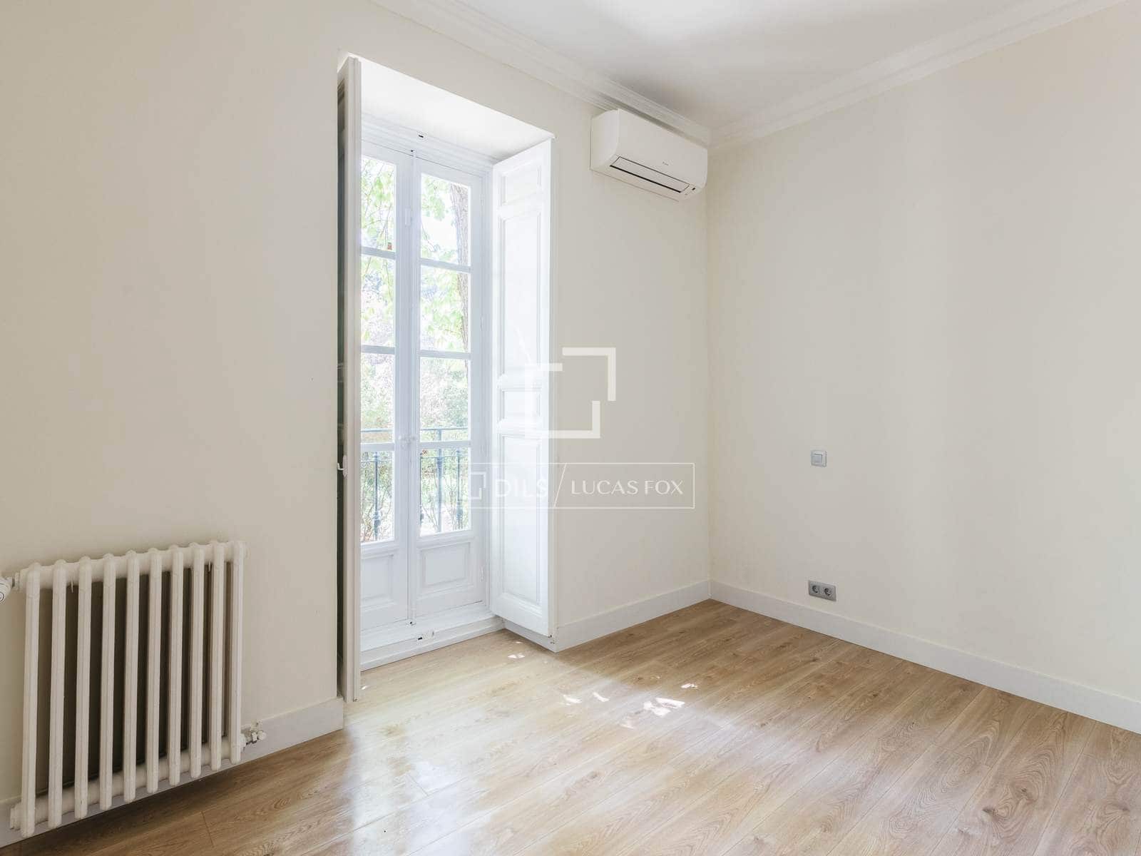 6 bedroom Villa for rent in Madrid city with pool garage - € 3,500 (Ref: 9779150)