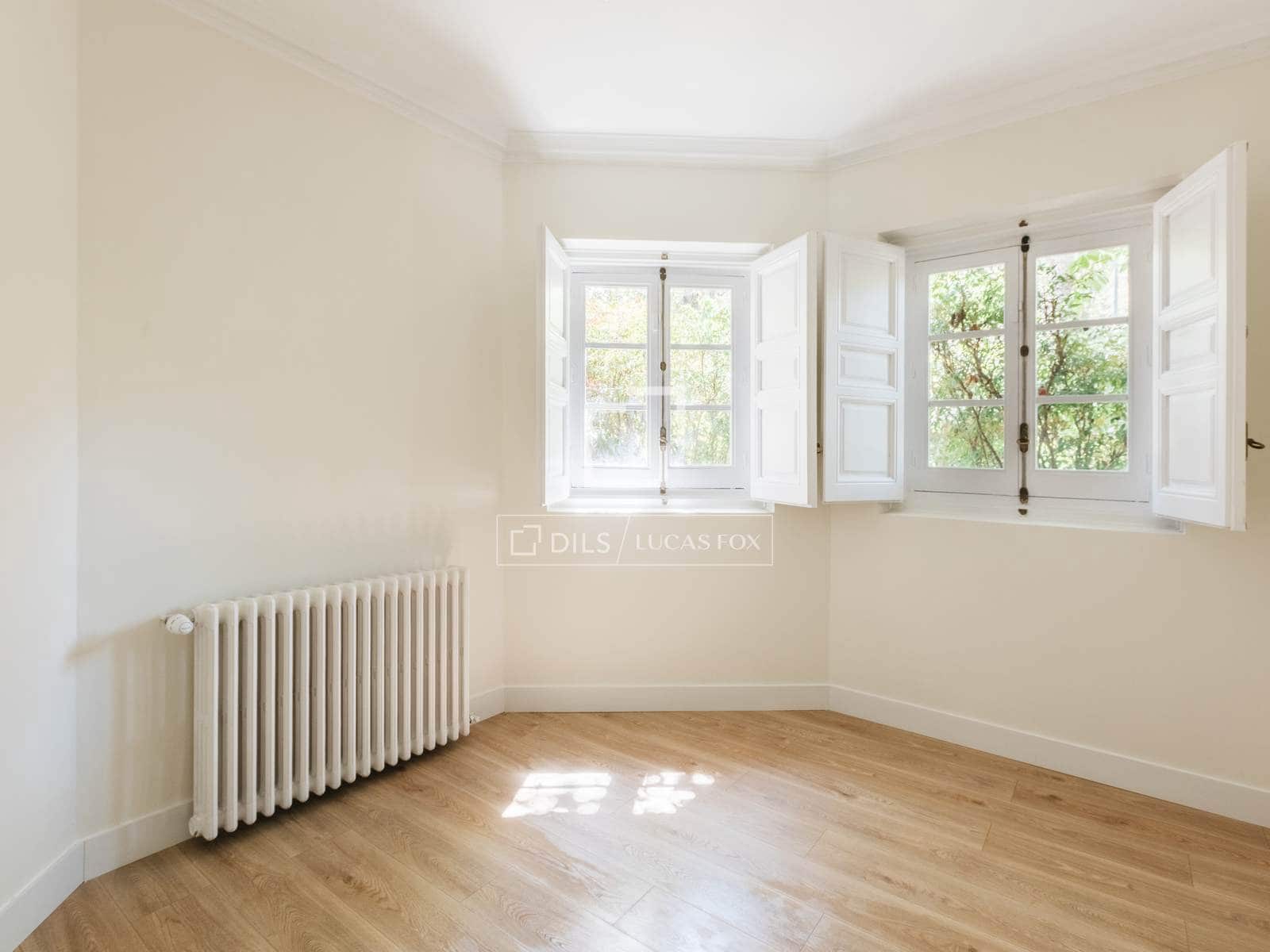 6 bedroom Villa for rent in Madrid city with pool garage - € 3,500 (Ref: 9779150)