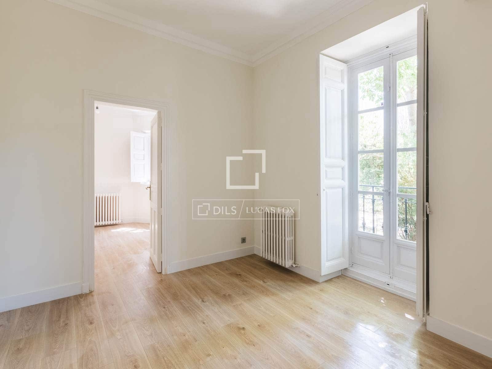 6 bedroom Villa for rent in Madrid city with pool garage - € 3,500 (Ref: 9779150)