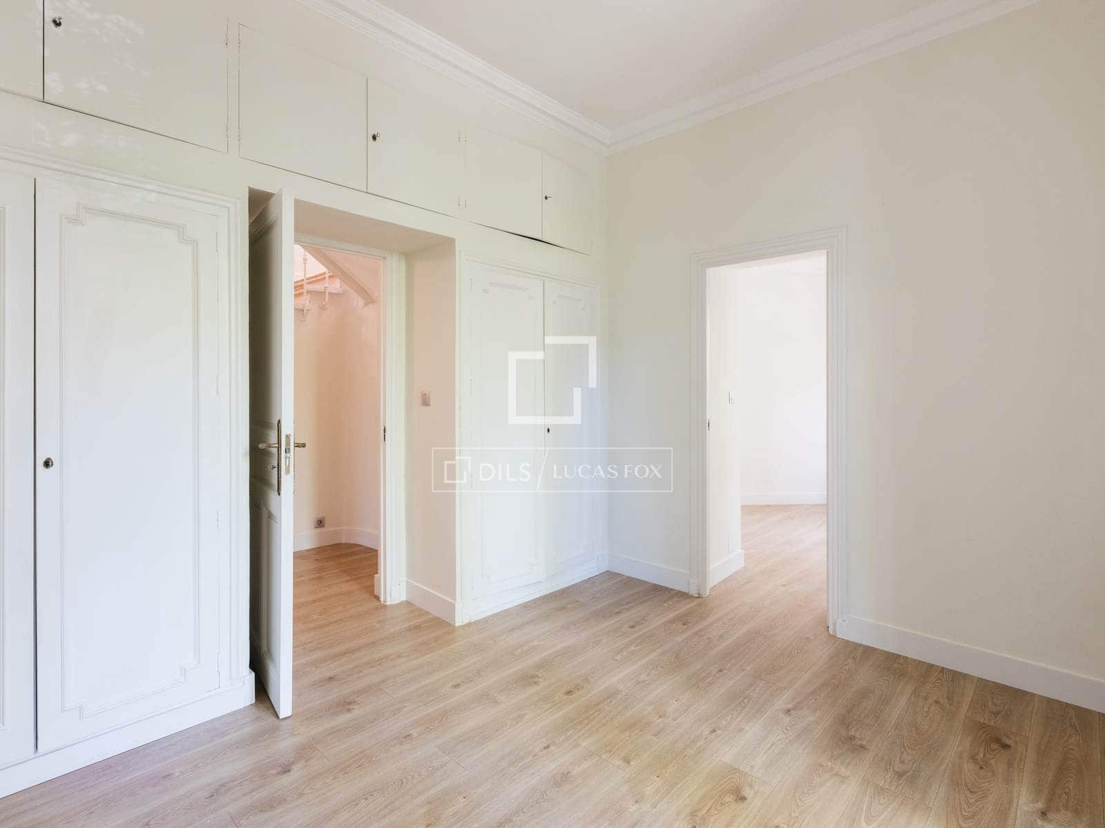 6 bedroom Villa for rent in Madrid city with pool garage - € 3,500 (Ref: 9779150)