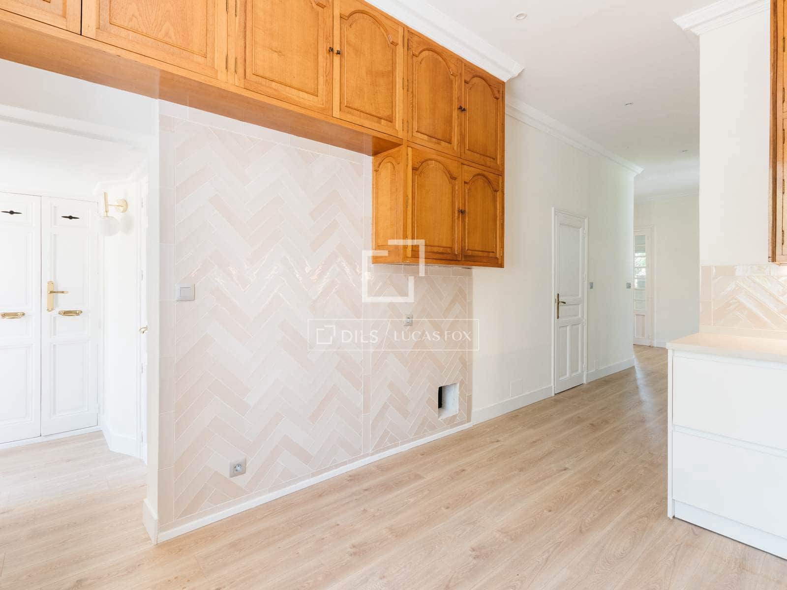 6 bedroom Villa for rent in Madrid city with pool garage - € 3,500 (Ref: 9779150)