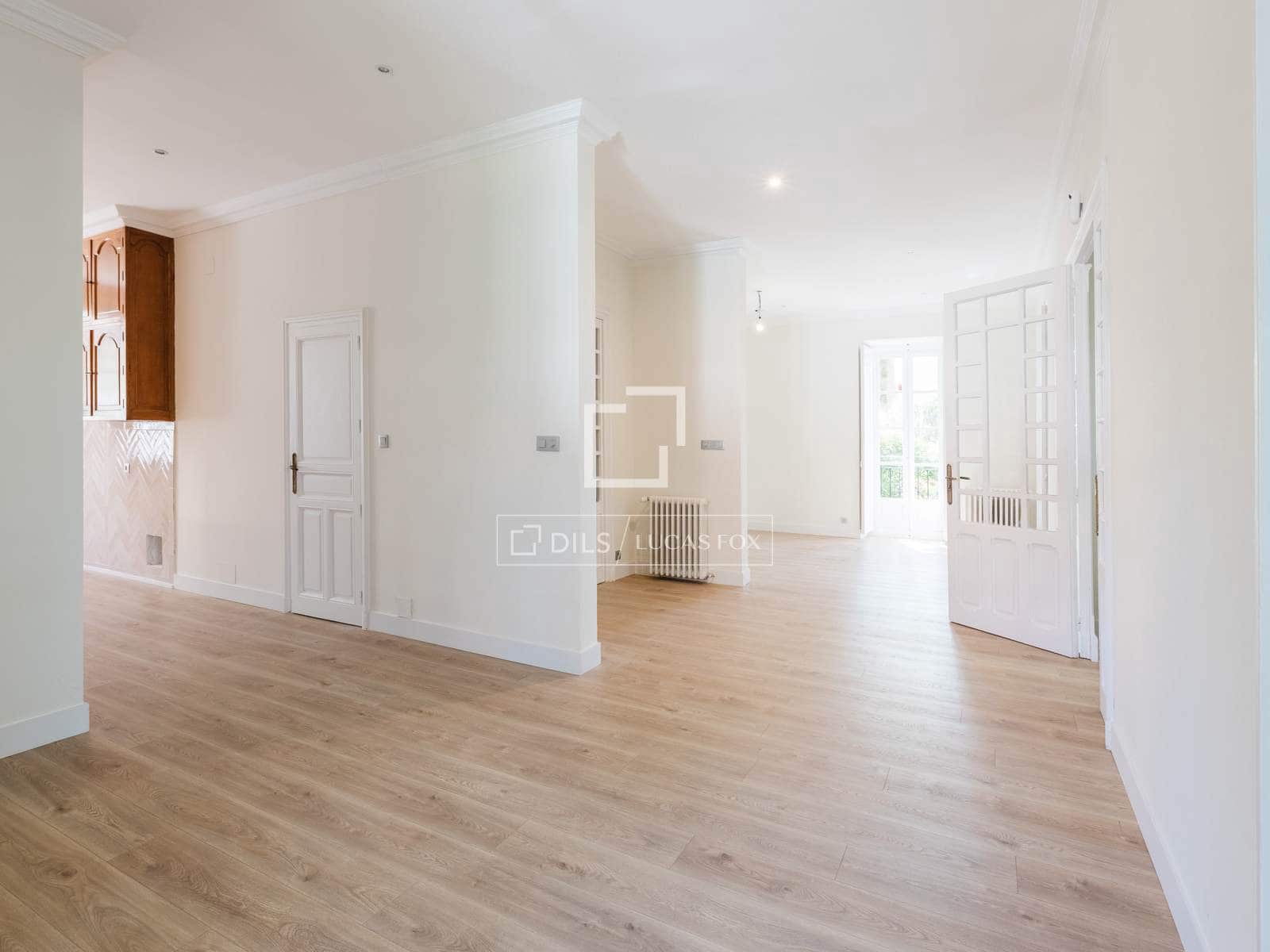 6 bedroom Villa for rent in Madrid city with pool garage - € 3,500 (Ref: 9779150)