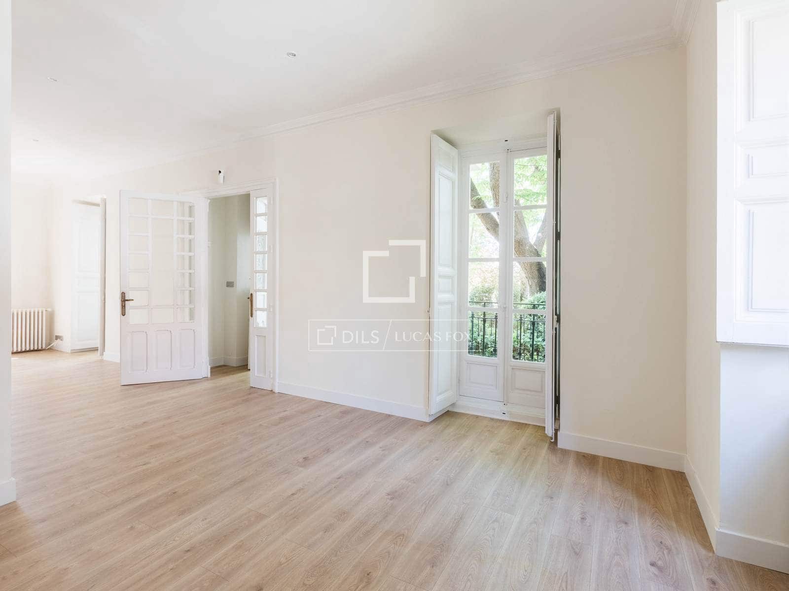 6 bedroom Villa for rent in Madrid city with pool garage - € 3,500 (Ref: 9779150)