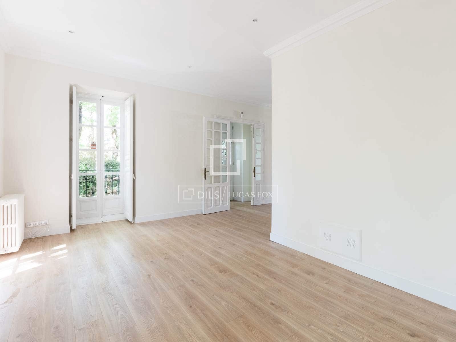 6 bedroom Villa for rent in Madrid city with pool garage - € 3,500 (Ref: 9779150)