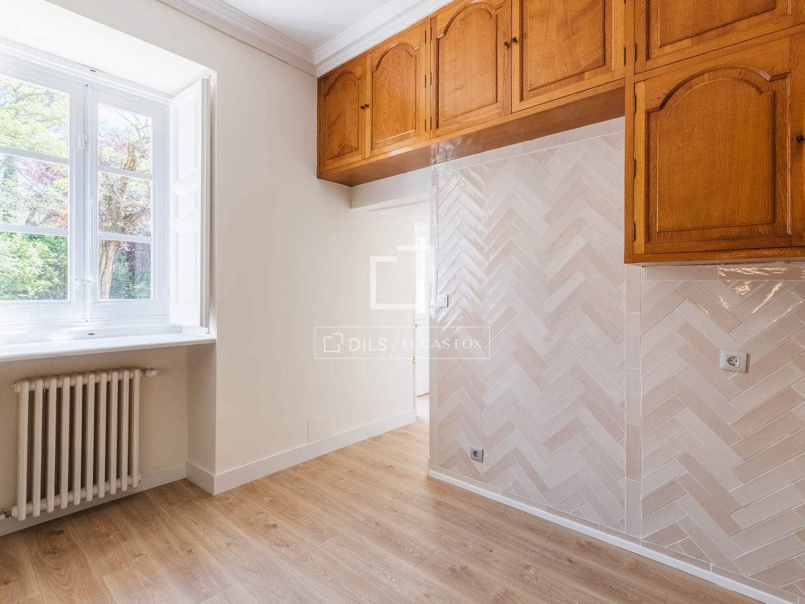 6 bedroom Villa for rent in Madrid city with pool garage - € 3,500 (Ref: 9779150)