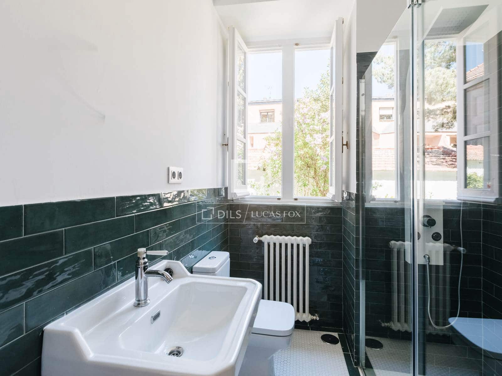 6 bedroom Villa for rent in Madrid city with pool garage - € 3,500 (Ref: 9779150)