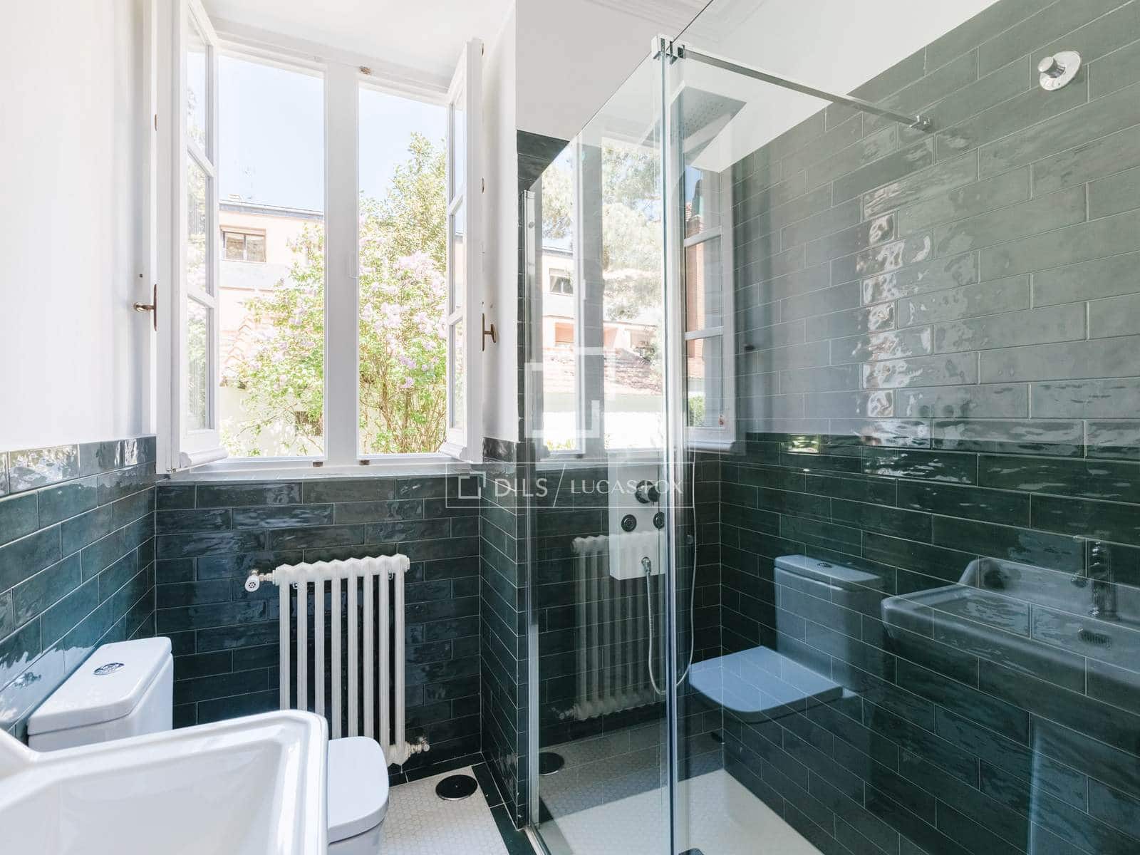 6 bedroom Villa for rent in Madrid city with pool garage - € 3,500 (Ref: 9779150)