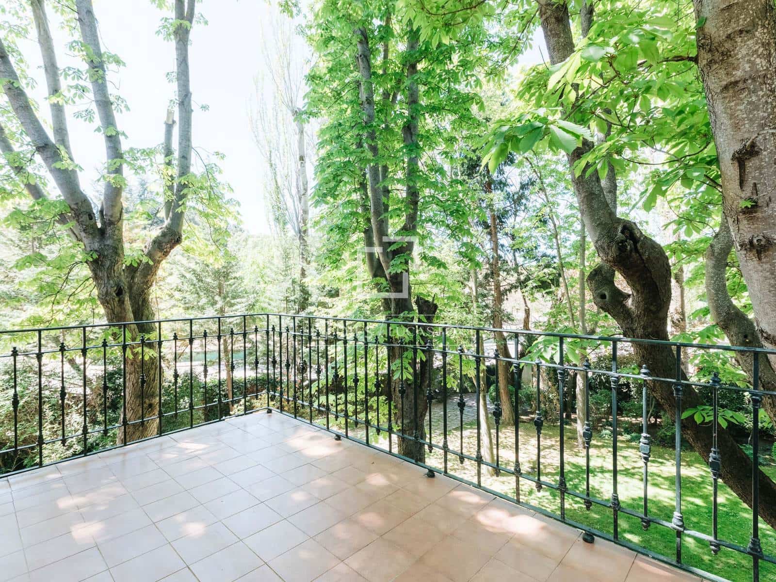 6 bedroom Villa for rent in Madrid city with pool garage - € 3,500 (Ref: 9779150)