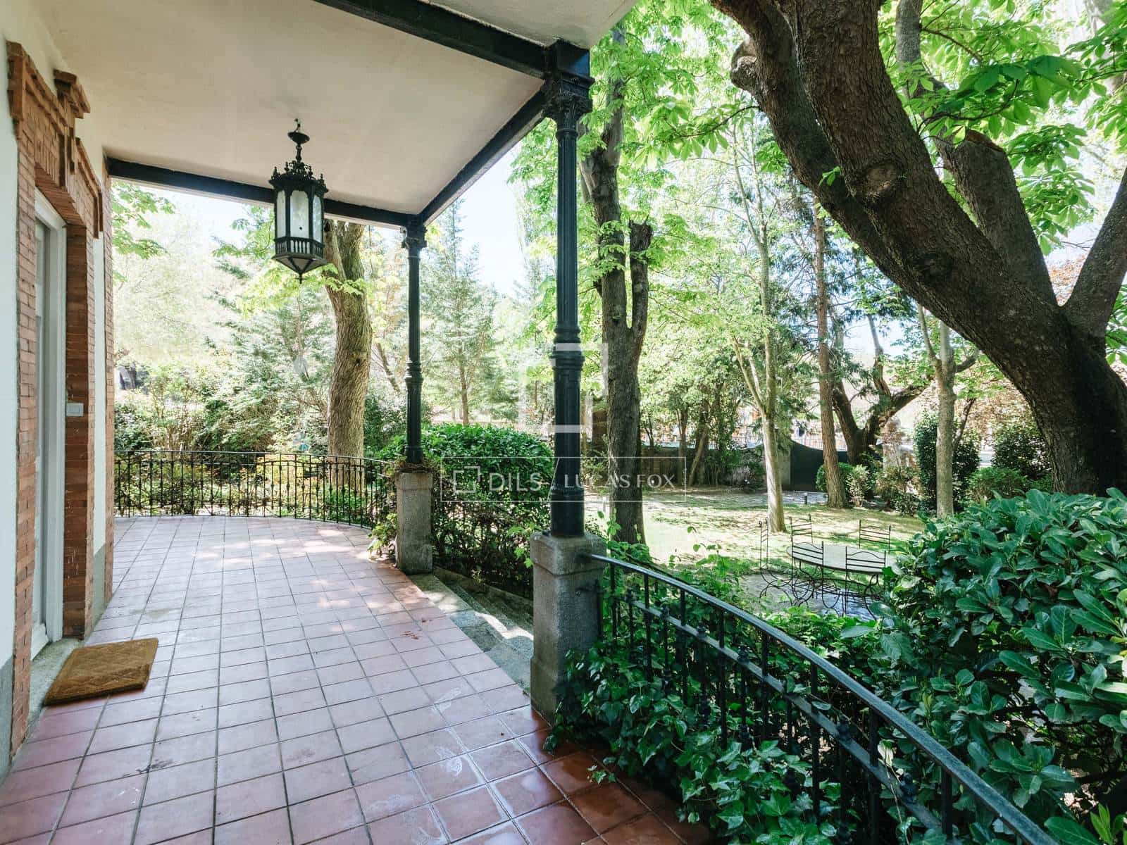 6 bedroom Villa for rent in Madrid city with pool garage - € 3,500 (Ref: 9779150)