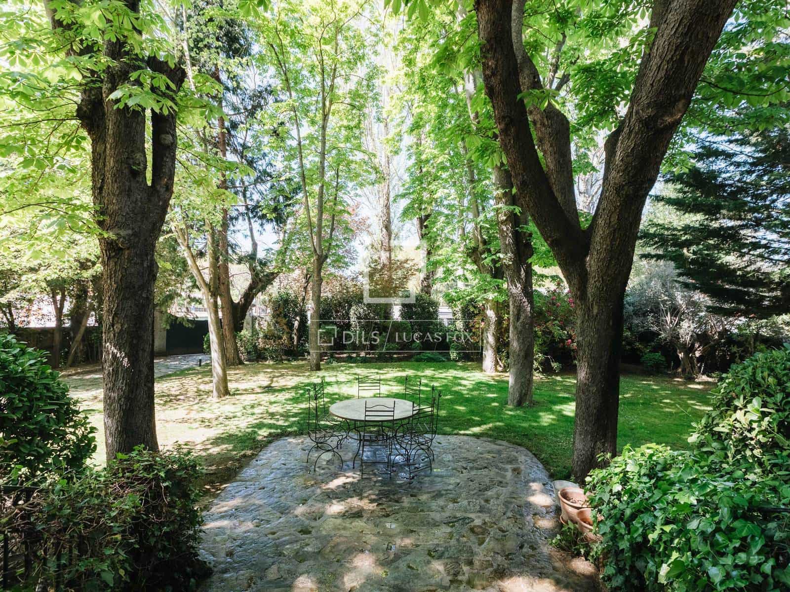 6 bedroom Villa for rent in Madrid city with pool garage - € 3,500 (Ref: 9779150)