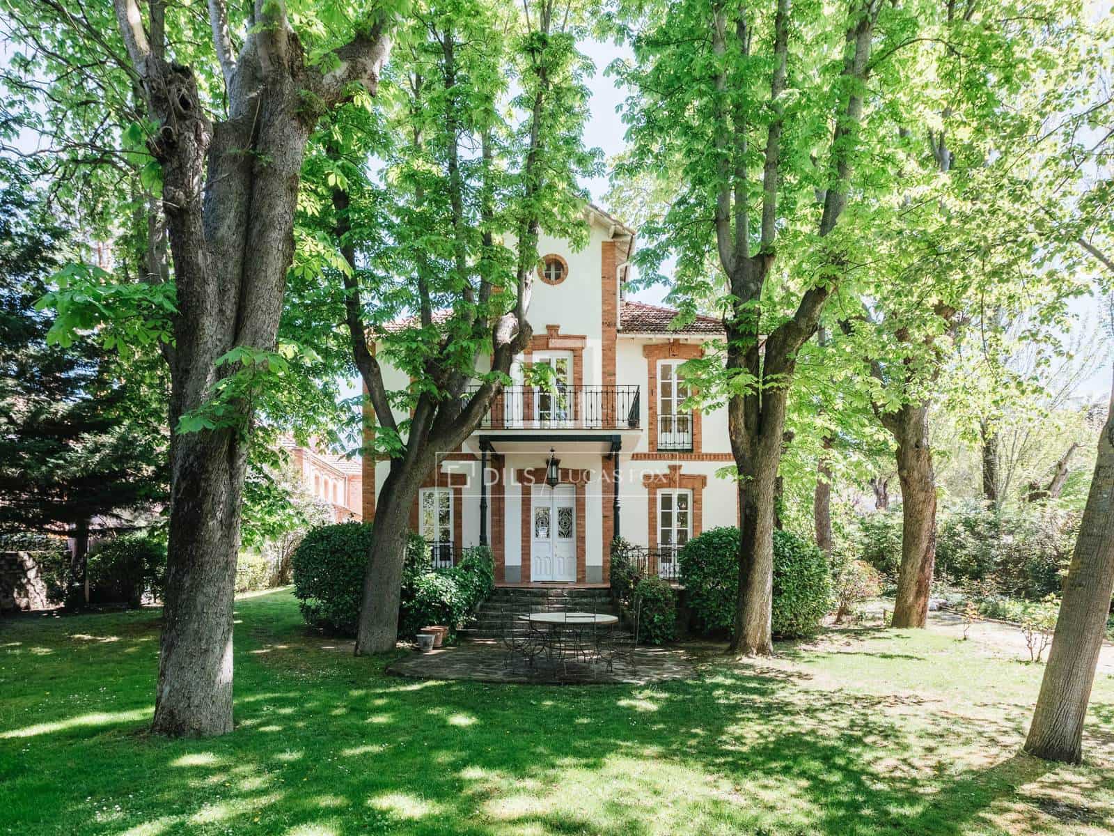 6 bedroom Villa for rent in Madrid city with pool garage - € 3,500 (Ref: 9779150)