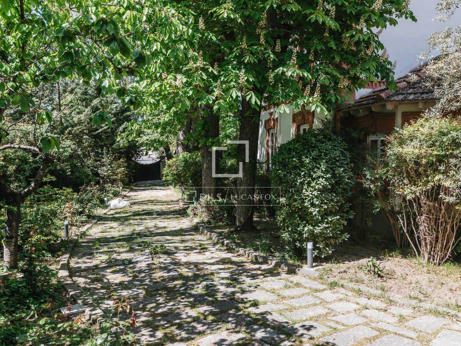 6 bedroom Villa for rent in Madrid city with pool garage - € 3,500 (Ref: 9779150)