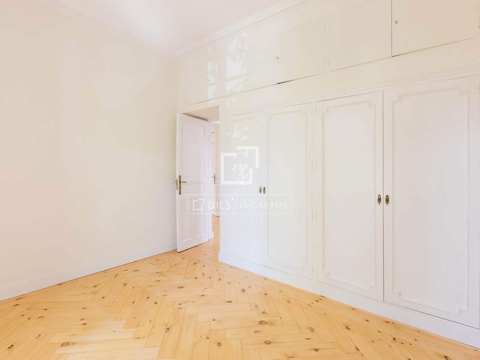 6 bedroom Villa for rent in Madrid city with pool garage - € 3,500 (Ref: 9779150)