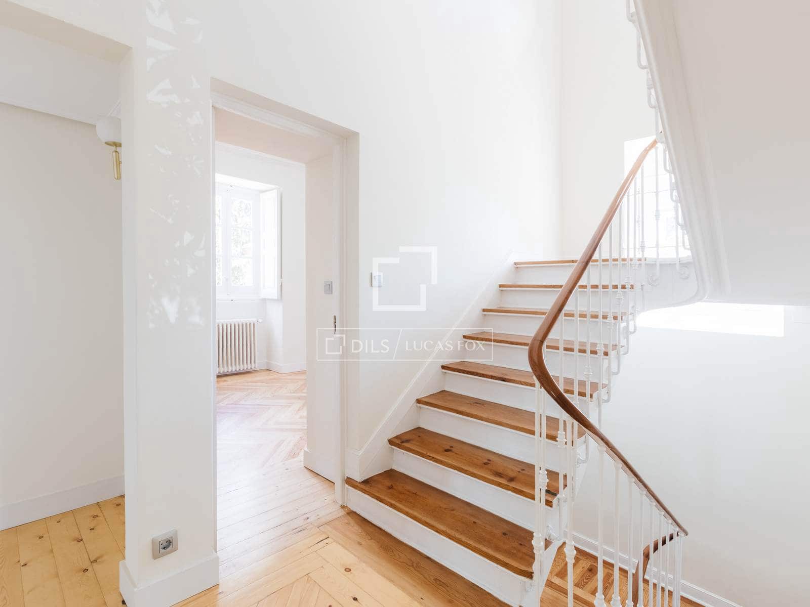 6 bedroom Villa for rent in Madrid city with pool garage - € 3,500 (Ref: 9779150)