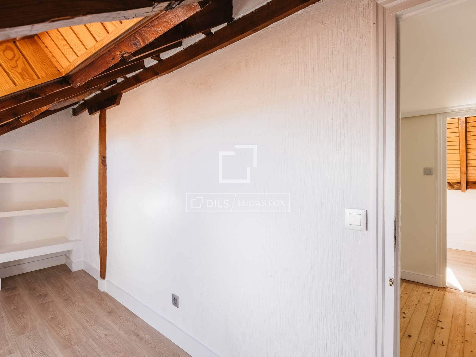 6 bedroom Villa for rent in Madrid city with pool garage - € 3,500 (Ref: 9779150)