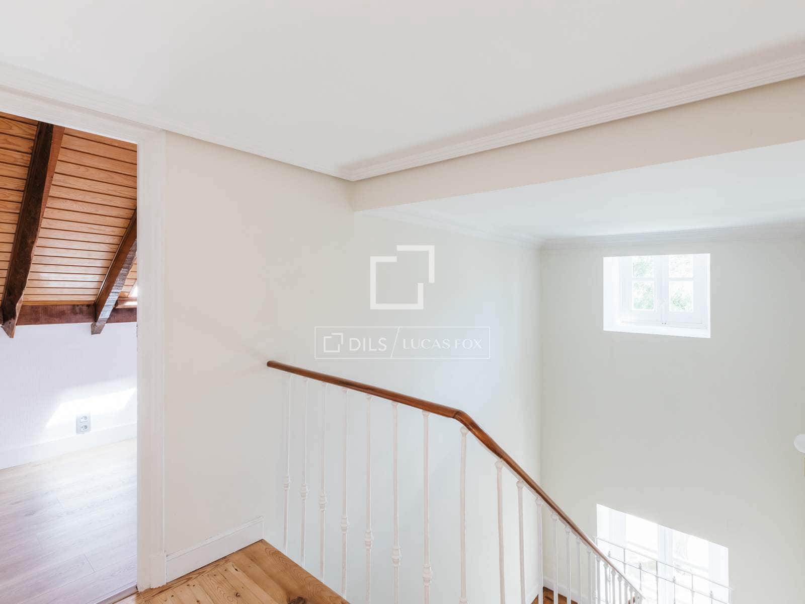 6 bedroom Villa for rent in Madrid city with pool garage - € 3,500 (Ref: 9779150)