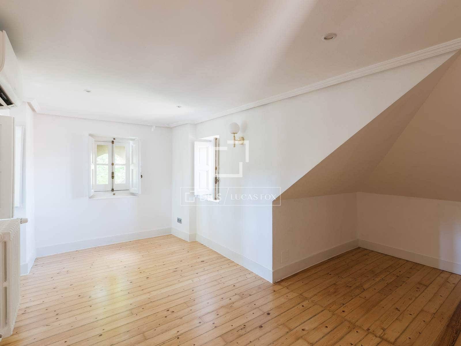 6 bedroom Villa for rent in Madrid city with pool garage - € 3,500 (Ref: 9779150)