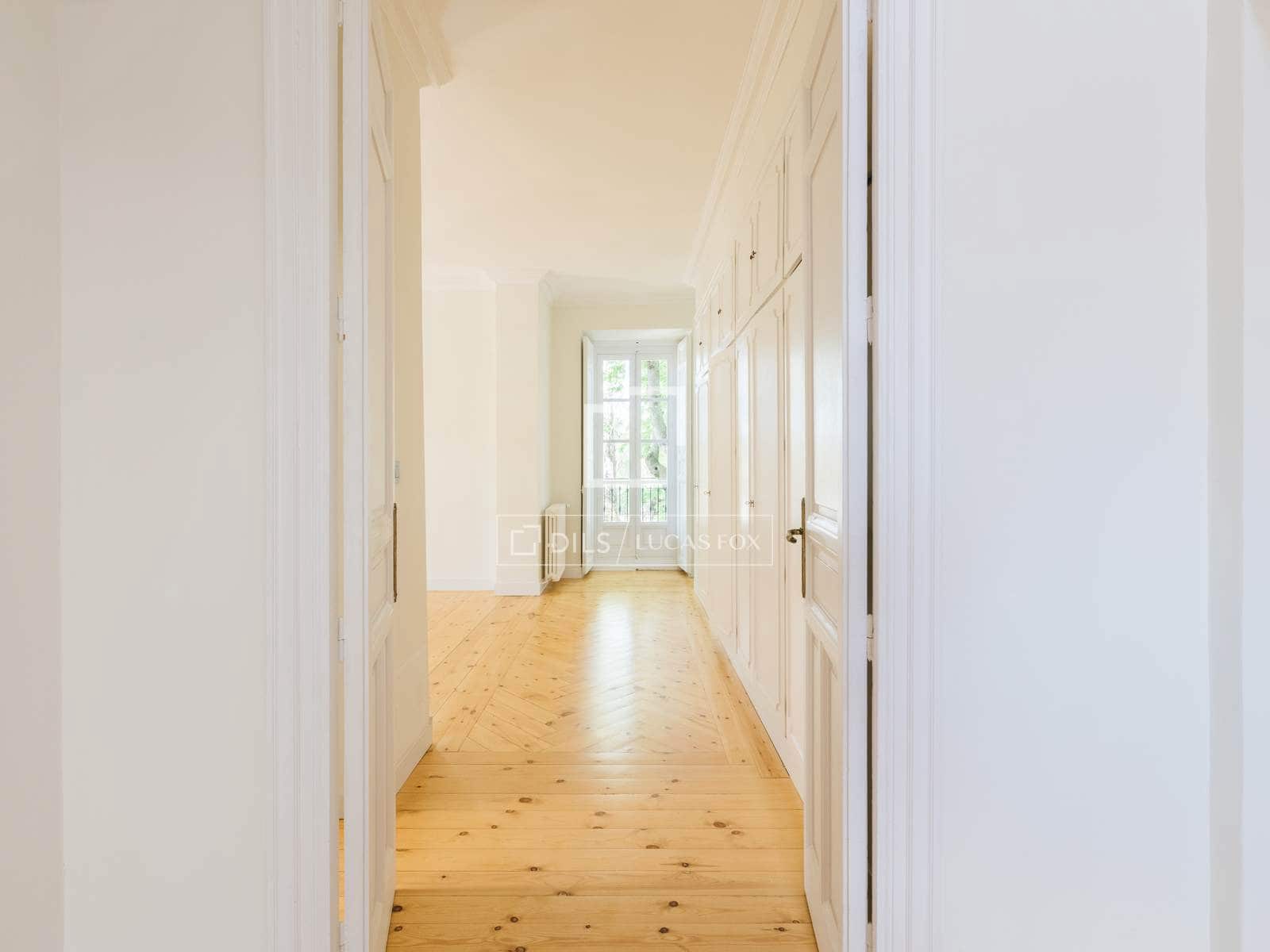 6 bedroom Villa for rent in Madrid city with pool garage - € 3,500 (Ref: 9779150)