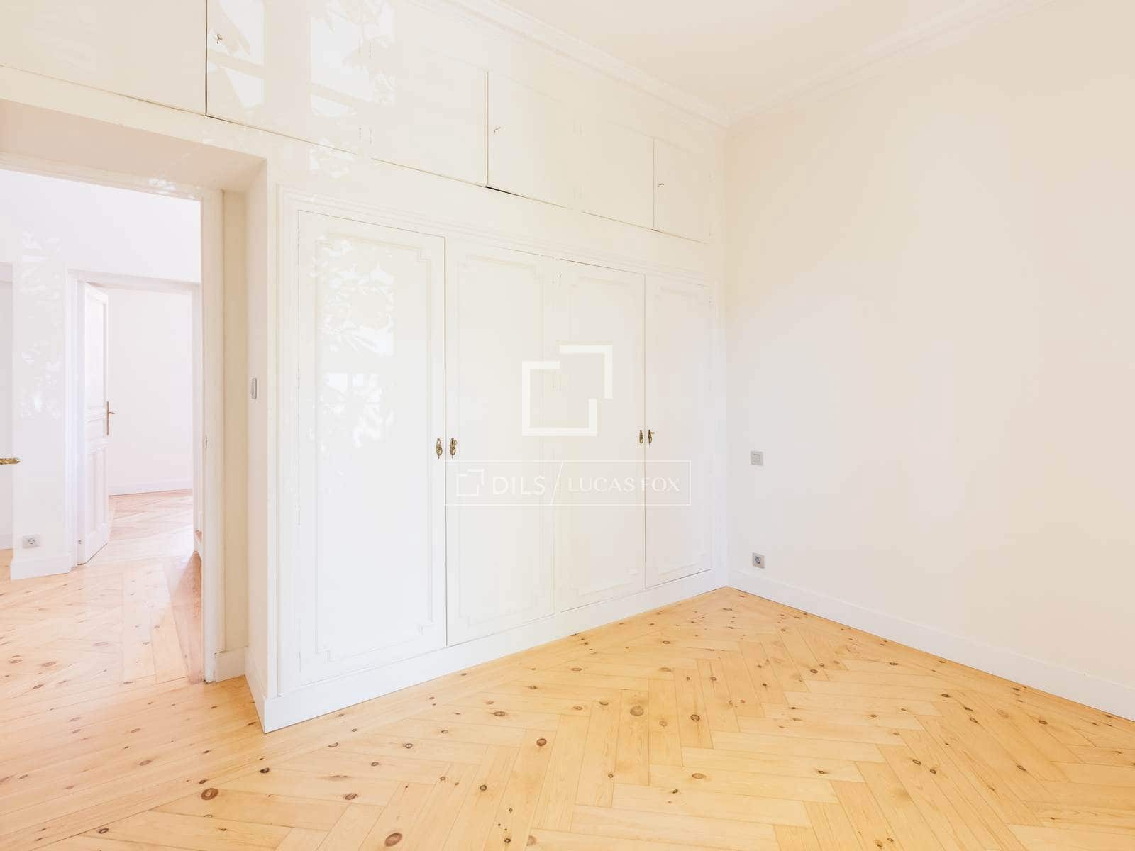 6 bedroom Villa for rent in Madrid city with pool garage - € 3,500 (Ref: 9779150)